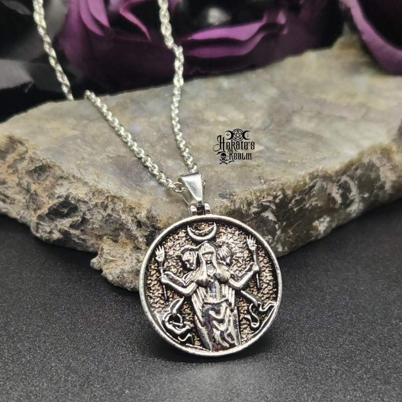 Portachiavi a forma di ruota della Dea Hekate, con doppio amuleto Portachiavi a forma di ruota della Dea Hekate, con doppio amuleto