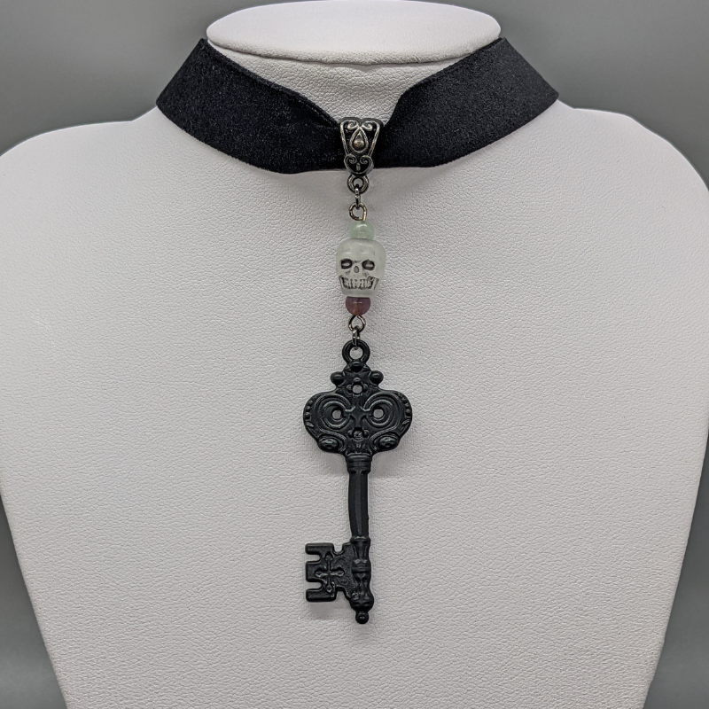 Fluorite Skull Key Choker